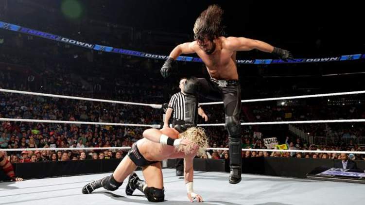 WWE تجبر سيث رولينز على منع ضربته القاضية