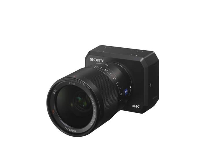 سوني تطرح أول كاميرا فيديو 4K بحساسية فائقة للألوان ومزايا تنقل ممتازة