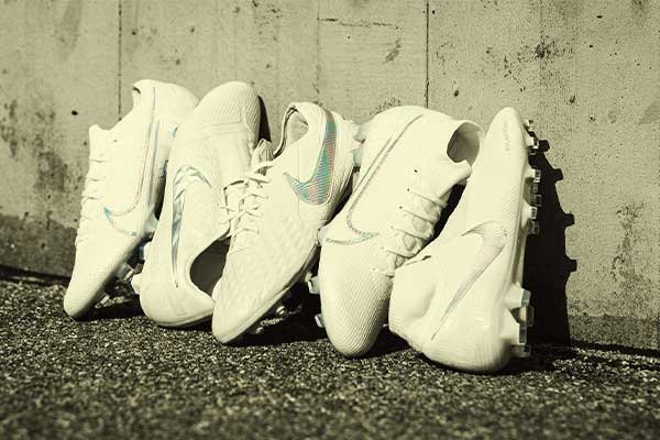 فيما يلي نتعرف على أنواع الأحذية الرياضية الخاصة بكرة القدم