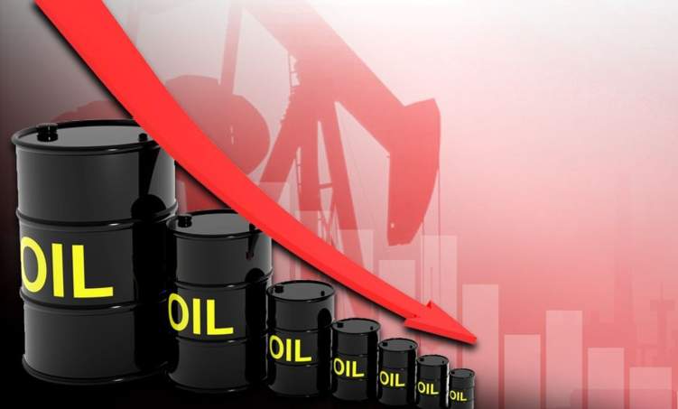 النفط يهبط لأدنى مستوى له منذ شهرين