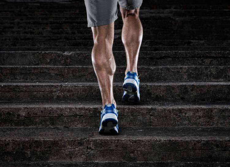 فوائد رياضة الدرج في تخفيف الوزن وبناء العضلات