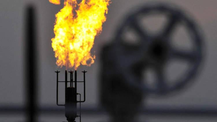 الإمارات تدعو لتثبيت الإنتاج لدعم أسواق النفط