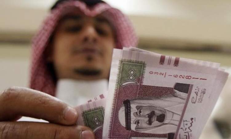 العمل السعودي خفض رواتب وبدلات الموظفين مخالف للقانون