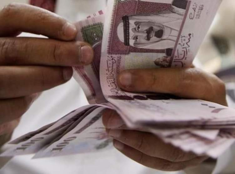 متوسط رواتب السعوديين في القطاع الخاص 4967 ريالا .. و1154 ريالا للأجانب