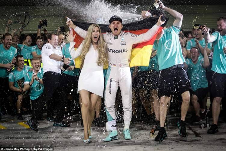 روزبيرج يصدم عشاقه بعد أيام بتتويجه بطلاً لـ "فورمولا1"!
