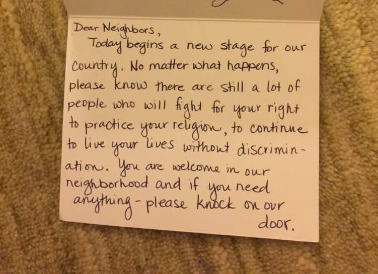 أمريكي يترك رسالة مؤثره علي باب جاره المسلم يوم تنصيب ترامب