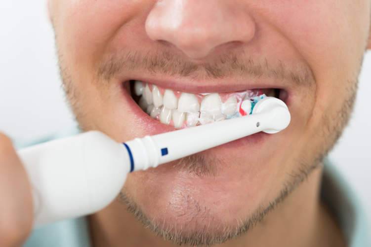 أسباب حساسية الأسنان وطرق الوقاية منها
