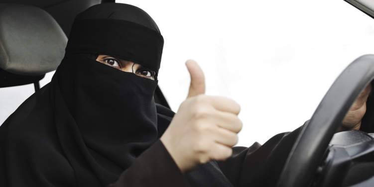 قريباً..السعودية تسمح للمرأة باستخراج رخصة قيادة