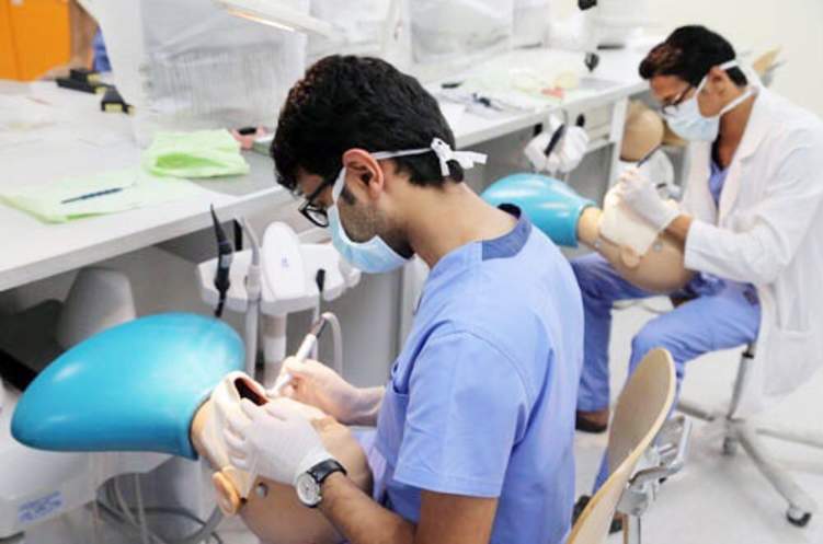 وزير الصحة السعودي يتعهد بالقضاء على بطالة أطباء الأسنان السعوديين