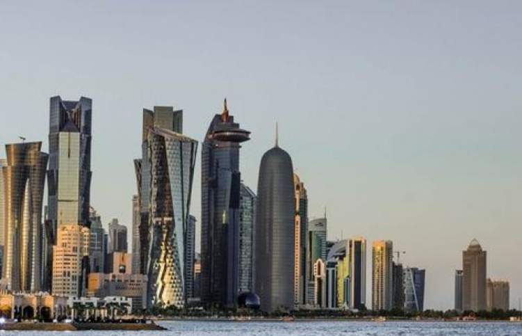 بنوك سعودية وإماراتية وبحرينية تعلق تعاملاتها مع قطر