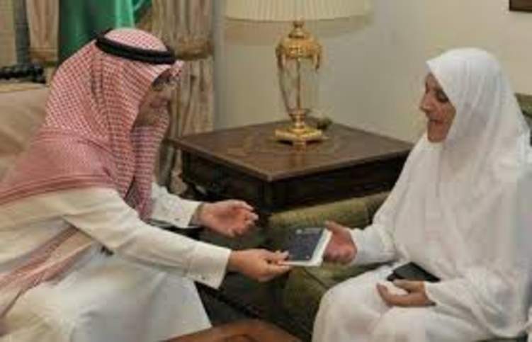 سفارة السعودية بالبنان تحقق أمنية مسنة