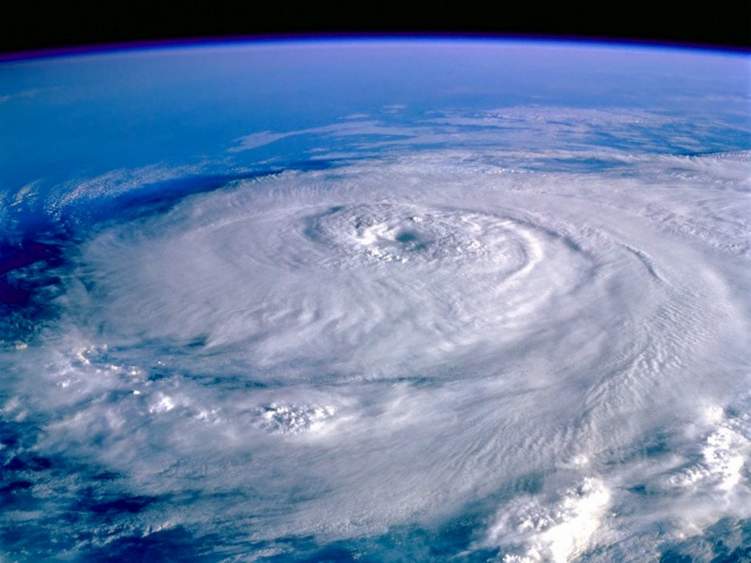 بالصور...أقوى إعصارات وغضب الطبيعة