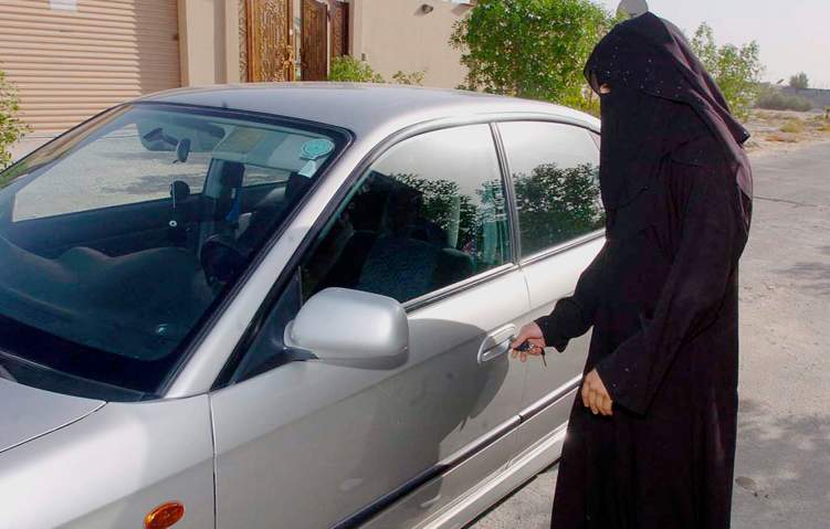 بعد السماح بقيادتها السيارة. . 4 مهن جديدة للمرأة السعودية
