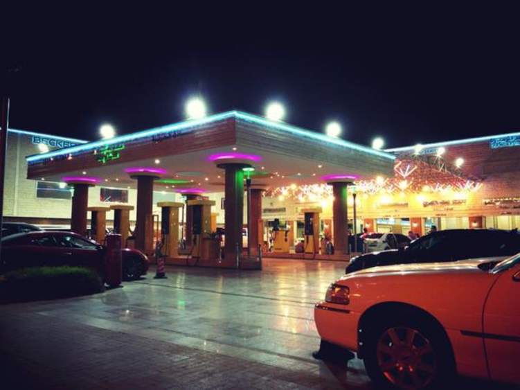 اختطاف عامل محطة وقود بسيارة في الرياض. . وإجراء سريع من الشرطة (فيديو)
