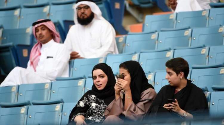 هذه المباراة ستشهد الظهور الأول للمرأة السعودية في الملاعب