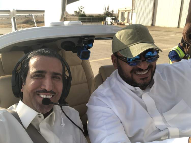 فايز المالكي يعيش لحظات من الرعب داخل طائرة في سماء الرياض (فيديو)