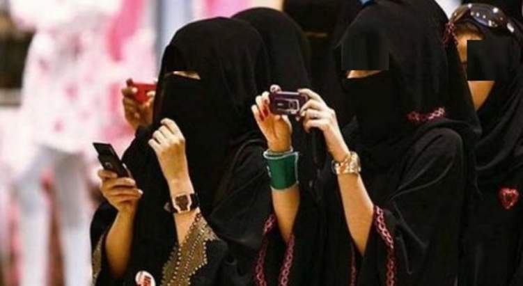 حالة غضب عارمة بالمملكة بسبب رقص وموسيقى صاخبة في حفل مختلط بشركة سعودية (فيديو)
