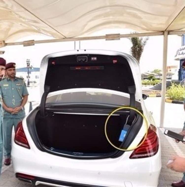 طريقة مثيرة للجدل لحجز المركبات المخالفة في الإمارات (فيديو)