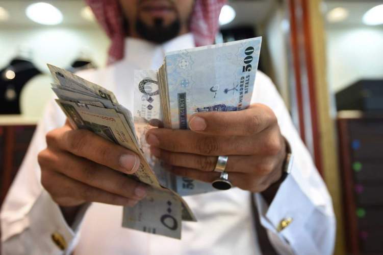 السعوديون يدفعون 54 مليار ريال سنوياً أجوراً للعمالة المنزلية