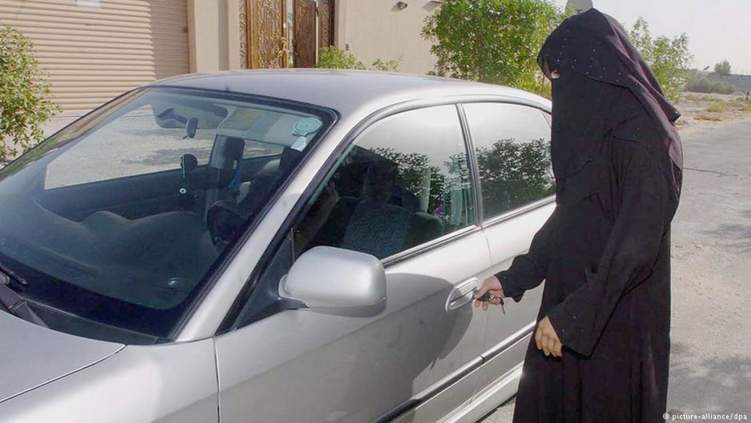 ما هي حقيقة إلغاء قرار السماح للمرأة السعودية بقيادة السيارات؟ (فيديو)