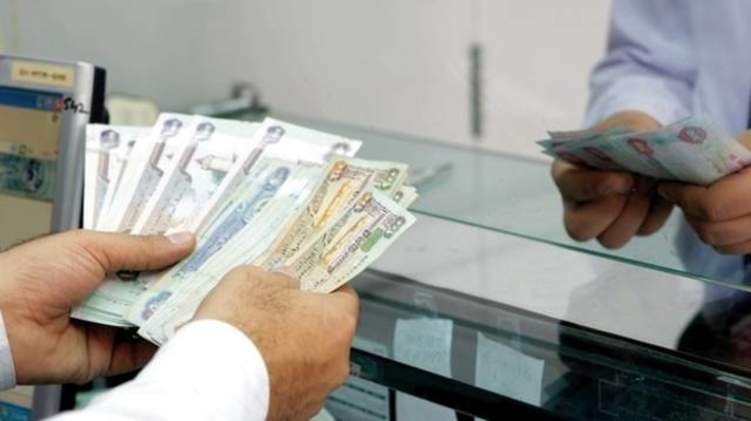 في الإمارات "المضافة" تطال رسوم تحويل العملات