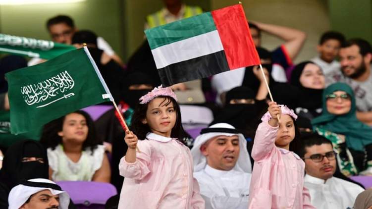 السعودية والإمارات توافقان على اللعب في قطر