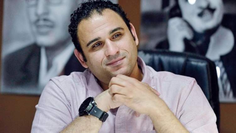 موقف محرج لممثل مصري على الهواء بسبب زوجته (فيديو)