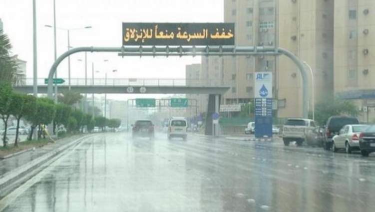 جدل فقهي حول تساقط الأمطار في السعودية: رحمة أم عذاب؟