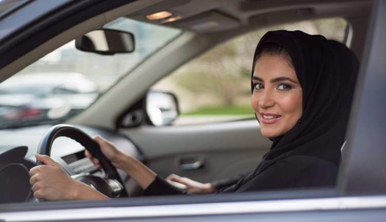 سعوديات يجلسن خلف مقود السيارة للمرة الأولى (فيديو)