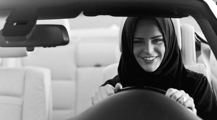 ما هي حقيقة إلزام وزارة التعليم السعودية لمنسوباتها وطالباتها بتعلم قيادة السيارات؟
