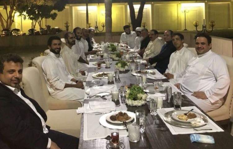 ولي العهد السعودي يقيم مأدبة عشاء لضيوف القمة العربية