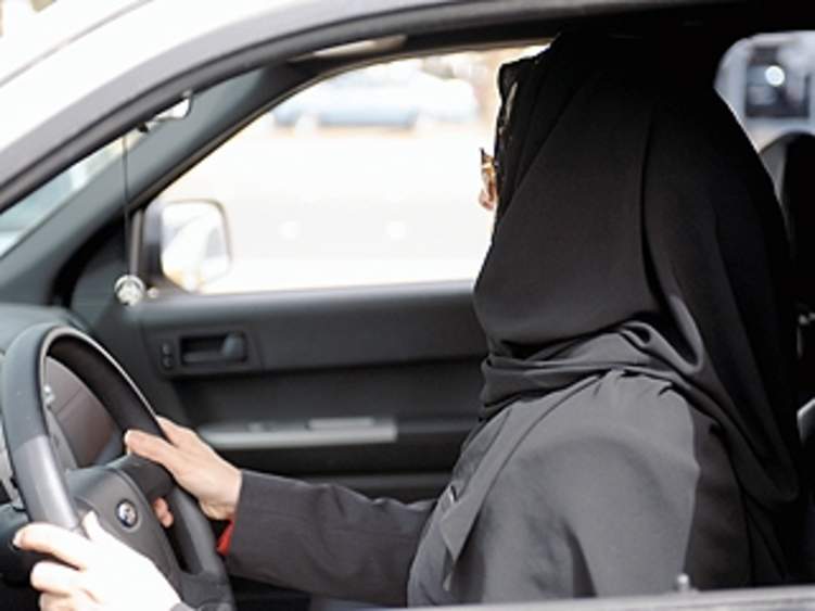 ما هي حقيقة اختيار ممثلة خليجية وجهاً إعلانياً لحملة قيادة المرأة السعودية للسيارة؟