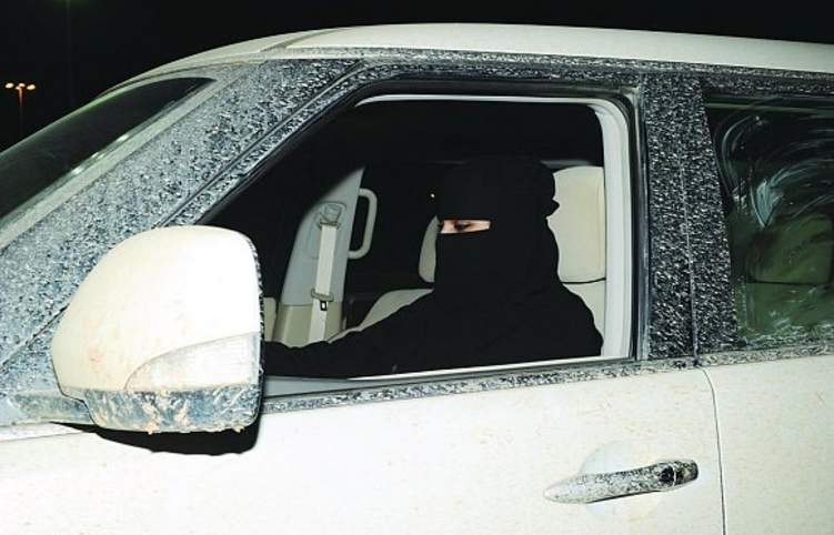 رئيس الجمعية السعودية للسلامة المرورية يكشف مفاجأة عن رسوم تعليم المرأة قيادة السيارات