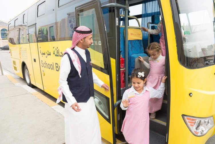 توطين العمل بمركبات النقل التعليمي وتوفير 12 ألف وظيفة للسعوديين