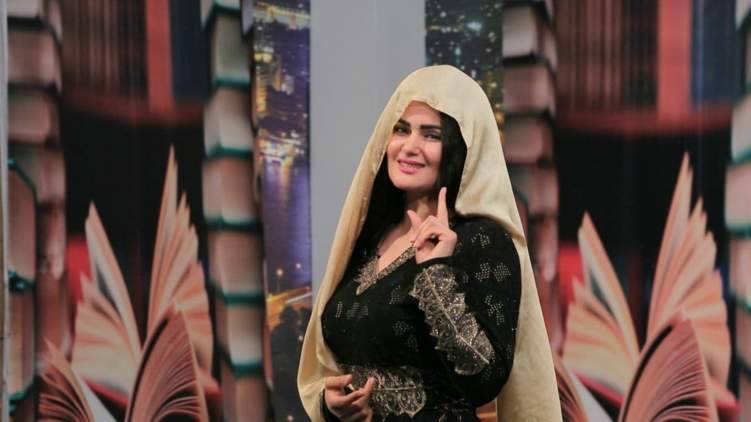 راقصة مصرية عن تأجيل برنامجها "الديني": الفتنة هي السبب (فيديو)
