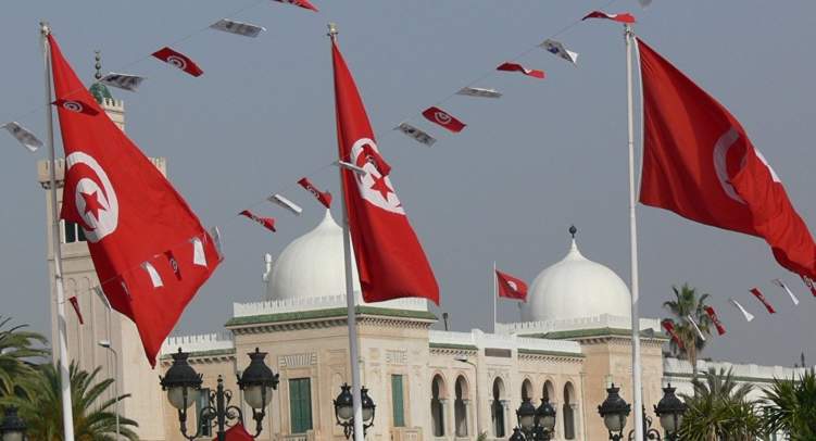 تونس تنوي رفع أسعار البنزين وتأجيل زيادة رواتب موظفي القطاع العام