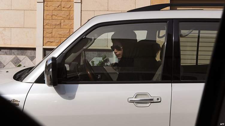 رد فعل سعوديات بعد حصولهن على رخصة قيادة السيارة (فيديو)