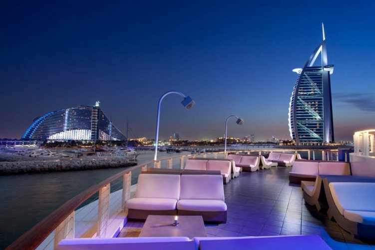 دبي تخفّض رسم مبيعات المنشآت الفندقية 3%