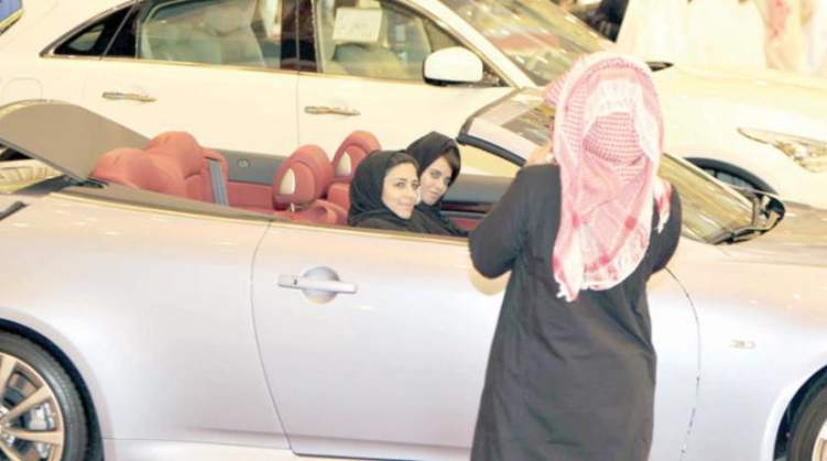السعودية: 3 ملايين ريال والسجن عقوبة مطاردة السائقات بالتصوير