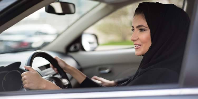 ما هي فوائد قيادة المرأة للسيارة في السعودية؟