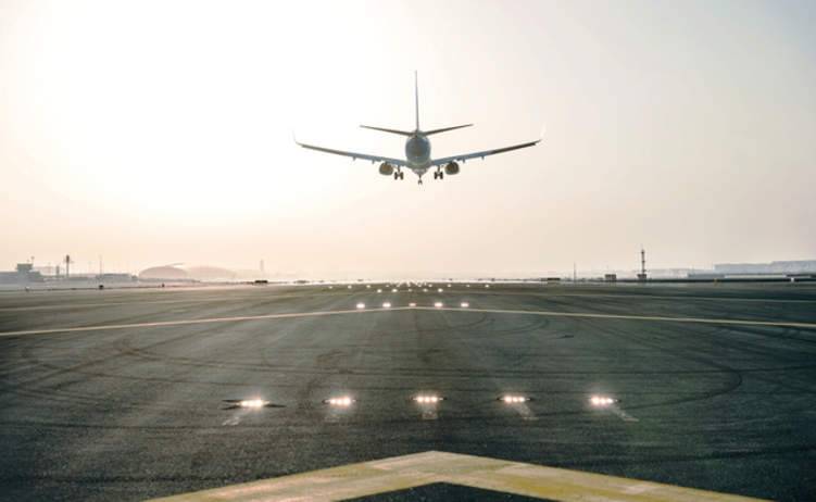 دبي تطلق أول " مطار كوني" في العالم