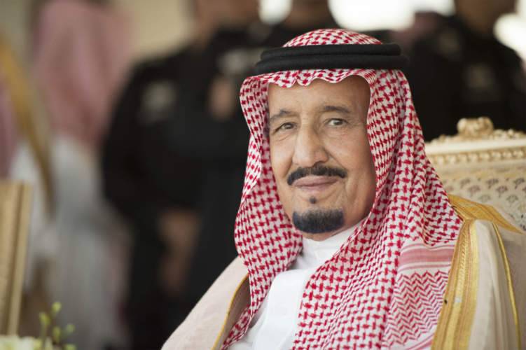 العاهل السعودي يقدم مكافأة 10 ملايين ريال لمنسوبي ديوان المراقبة