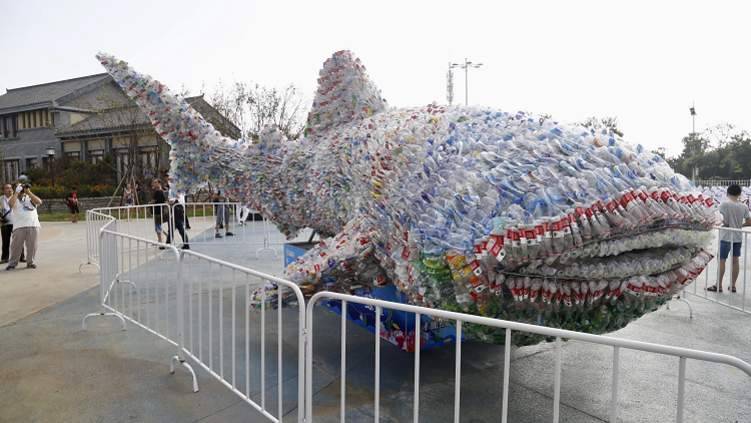 الصين تبني أضخم "حوت بلاستيكي" في العالم!