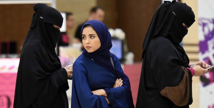 إعلان توظيف بالسعودية يشترط كشف وجه المرأة.. يثير جدلاً