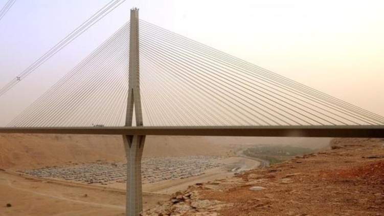 ما هي حقيقة إغلاق الجسر المعلق في الرياض؟