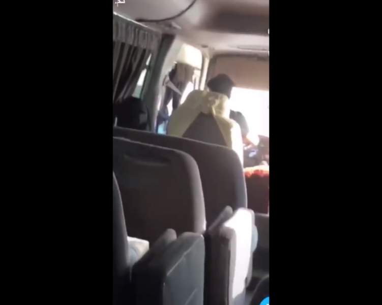 حالة غضب عارمة تجاه مواطن سعودي بعد ما فعله مع سائق باص طالبات جامعة نورة (فيديو)