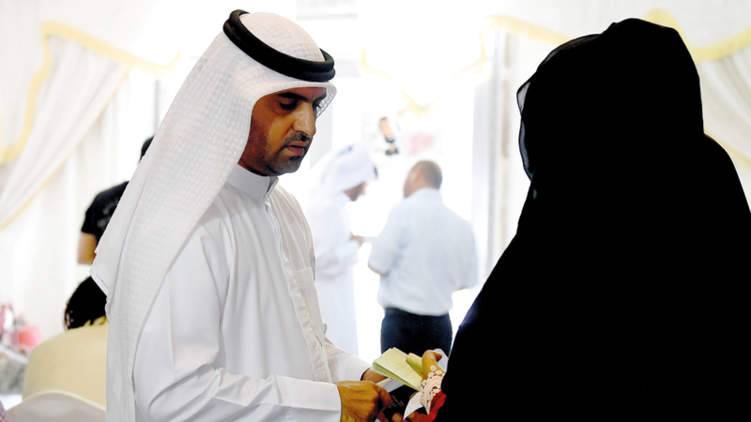 الإمارات تمنح 3 فئات اقامة بدون كفيل لمدة عام