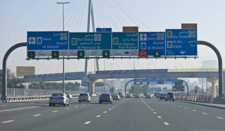 مطالبات بتشديد عقوبة القيادة البطيئة على طرق الإمارات