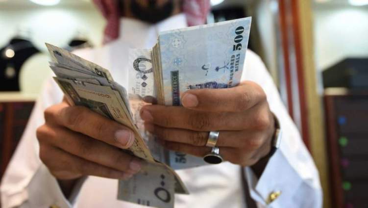 كم يبلغ متوسط الأجر الشهري للعاملين السعوديين؟