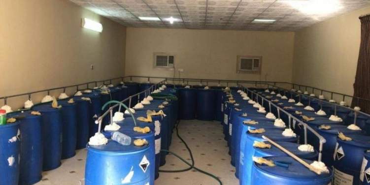سعودي يحول استراحة لمصنع خمور (صور)
